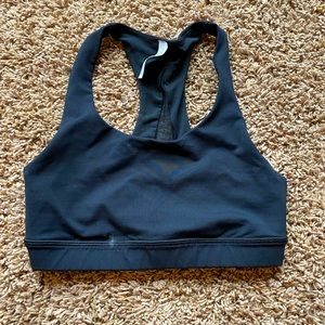 Very gently worn LULULEMON Invigorate sports bra (Size 2)